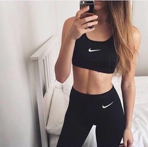 "Tayt yetmez" diyenler için Nike büstiyer
