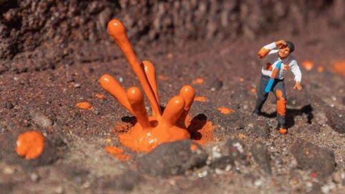 Enstalasyon Sanatçısı “Slinkachu” Tarafından Gerçekleştirilmiş Küçük İnsanlar Projesi