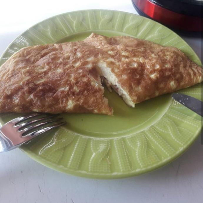Arası Peynirli, Salamlı Omlet Kapama Nasıl Yapılır?
