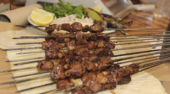 Adını Duyduğumuzda Bile Ağzımızı Sulandıran Efsane Sokak Lezzetleri
