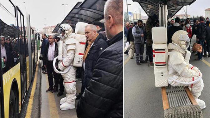 Metrobüste Astronot!
