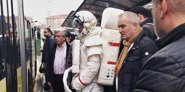 Metrobüsteki Astronotun Sırrı Ortaya Çıktı