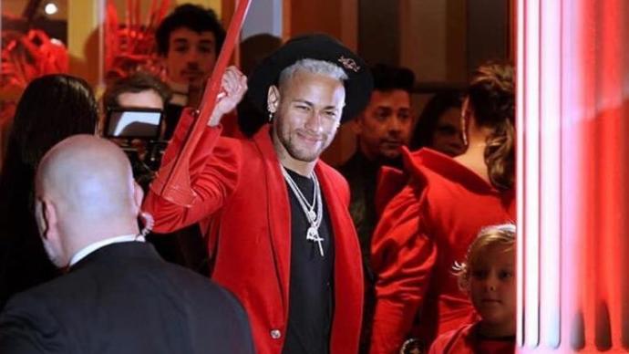 Brezilyalı Neymar Gönlünü Türk Model Elif Aksu'ya Kaptırdı