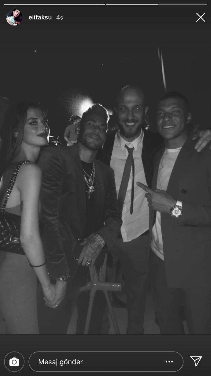 Brezilyalı Neymar Gönlünü Türk Model Elif Aksu'ya Kaptırdı