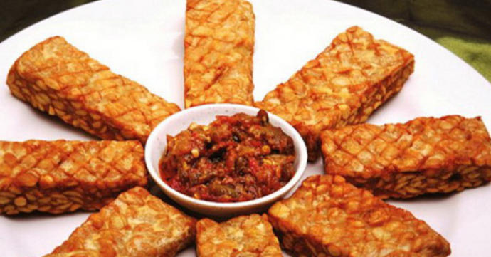 Tempe yemeği ve sosu