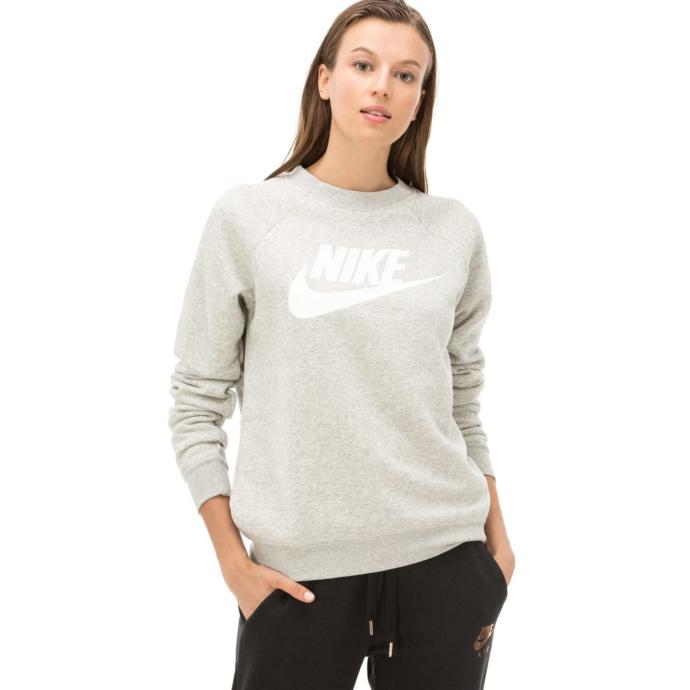 Gri bir sweatshirt