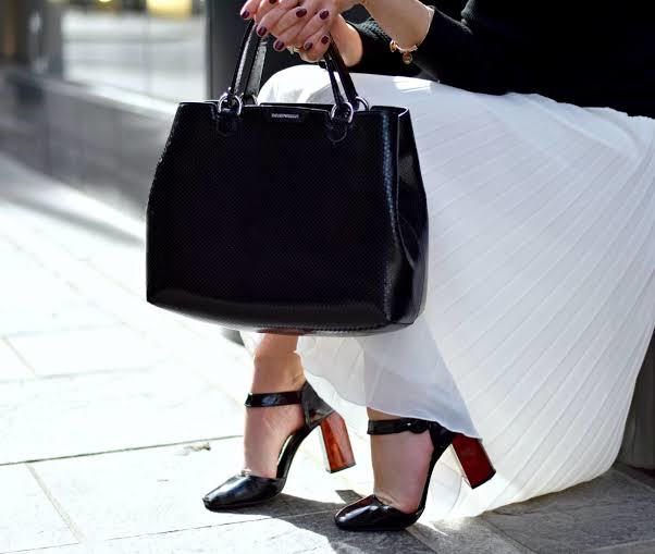 Kadınların Vazgeçilmezi Siyah EMPORIO ARMANI Çanta