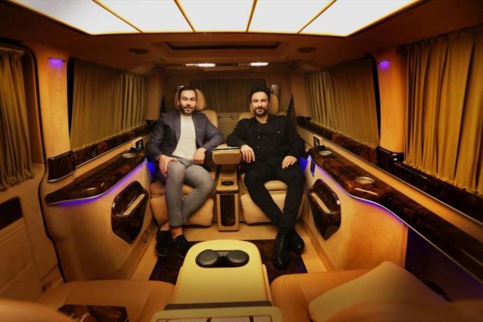 Tarkan Muhteşem Bir Minibüs Yaptırdı