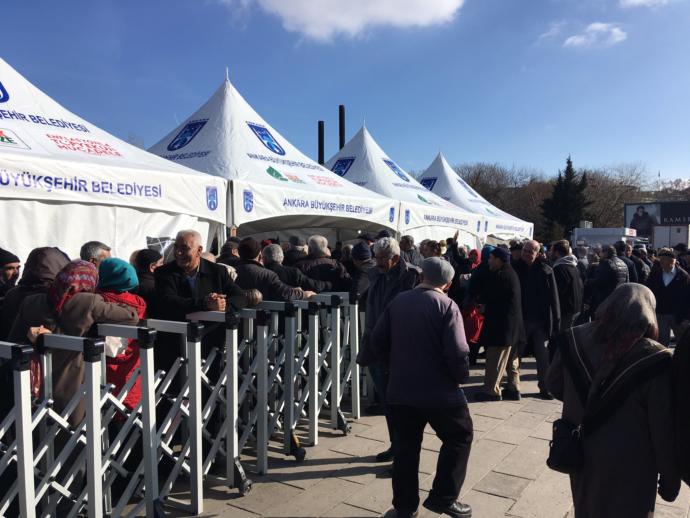 Tanzim Satış Noktalarında 1 KM Kuyruk Oluştu!