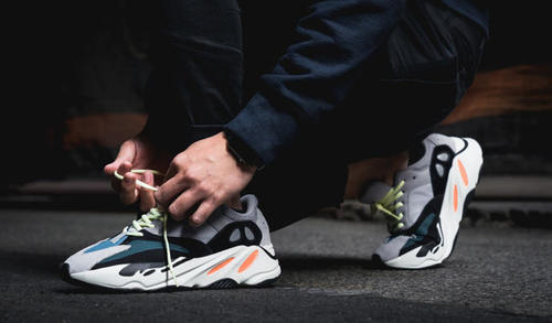 Tüm Adidas ayakkabı modelleri %50 indirimli