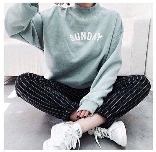 Rahatına Düşkün Kadınlar İçin 6 Sweatshirt Kombin Önerisi