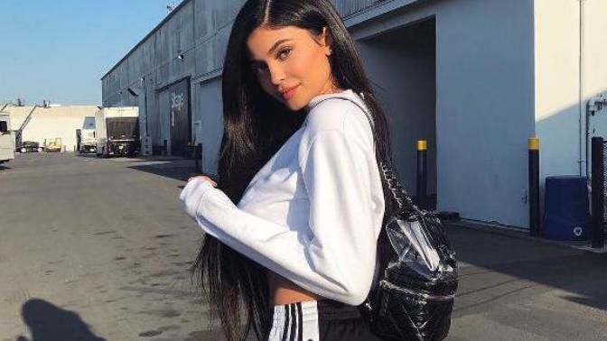 Rahatına Düşkün Kadınlar İçin 6 Sweatshirt Kombin Önerisi