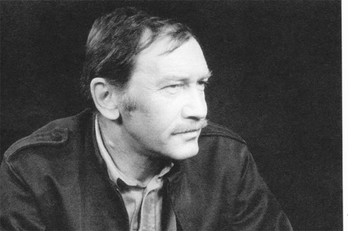 Bir Yanı Mavi, Bir Yanı Siyah; Bir Yanı Umut Dolu, Bir Yanı Kırgın Yazar: Turgut Uyar