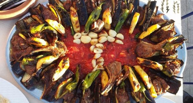 Hangi Yemeği Nerede Yemek Lazım?