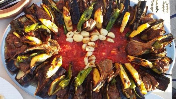 Hangi Yemeği Nerede Yemek Lazım?