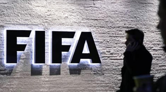 FIFA'dan Önemli Bir Kural Değişikliği: Elle Oynamada Bel Altı Pozisyonlar Penaltı Olmayacak!