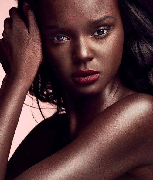 Siyahın En Güzel Hali: Zorbalığa ve Ayrımcılığa Savaş Açan Sudanlı Top Model Göz Kamaştırıyor