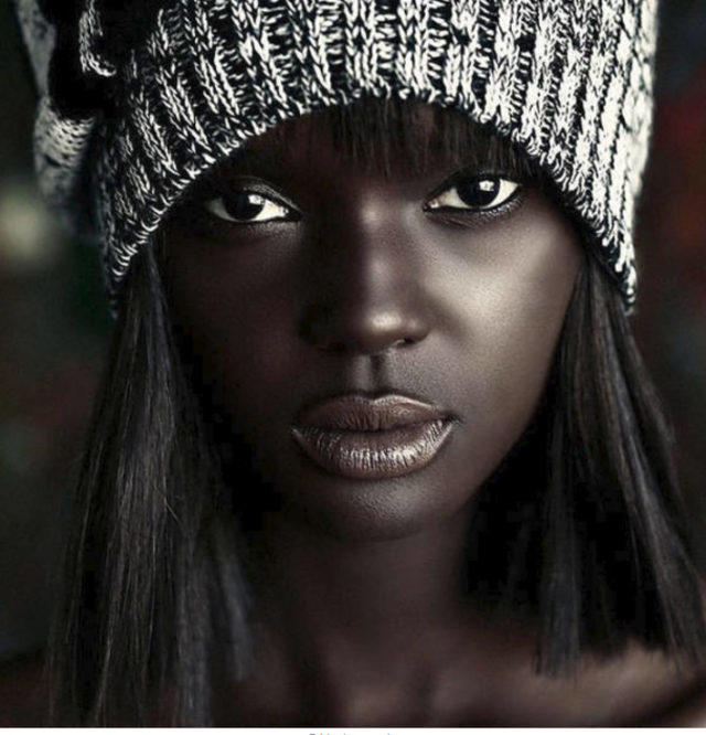 Siyahın En Güzel Hali: Zorbalığa ve Ayrımcılığa Savaş Açan Sudanlı Top Model Göz Kamaştırıyor