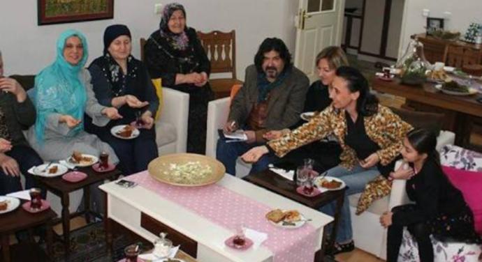 Kiminle Çay İçeceğini Xper Seviyen Belirliyor