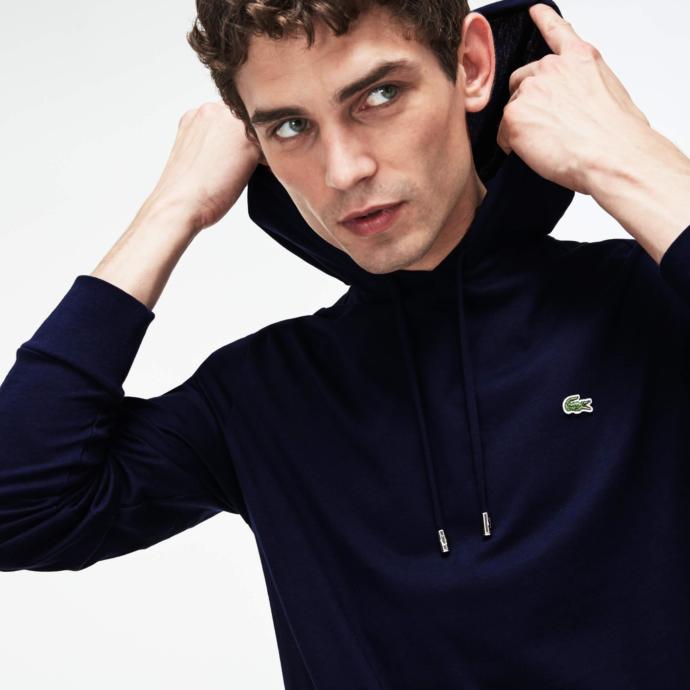 2. Kapüşonlu sweatshirtler her zaman kurtarıcıdır diyorsanız buraya bakın.