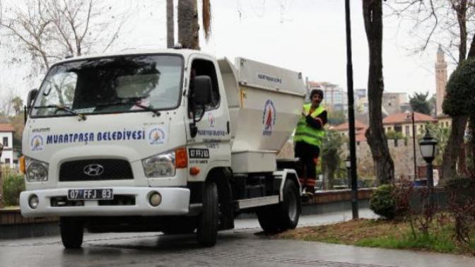Çöpler Klasik Müzik Eşliğinde Toplanıyor