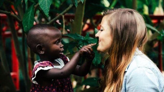 Anılarıma Kazınmış Bir Afrika İzi: Lolipopu Silah Sanan Çocuk