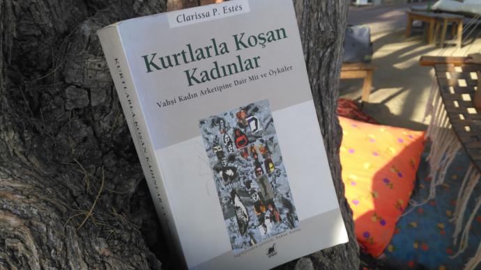 Özellikle Kadınların Okuması Gereken Başucu Kitapları