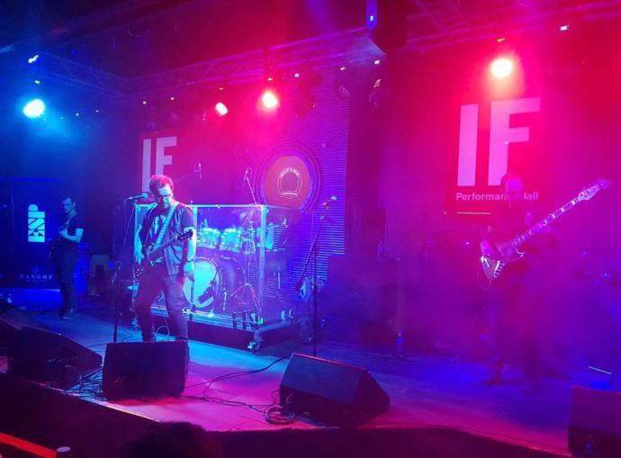 Kriz Masası Grubunun Gitaristi Ekrem Köksal ile Hoş Bir Söyleşi
