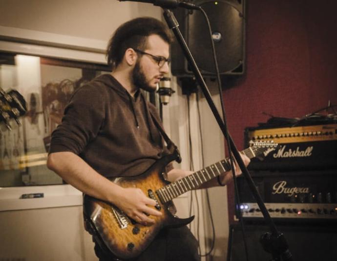 Kriz Masası Grubunun Gitaristi Ekrem Köksal ile Hoş Bir Söyleşi