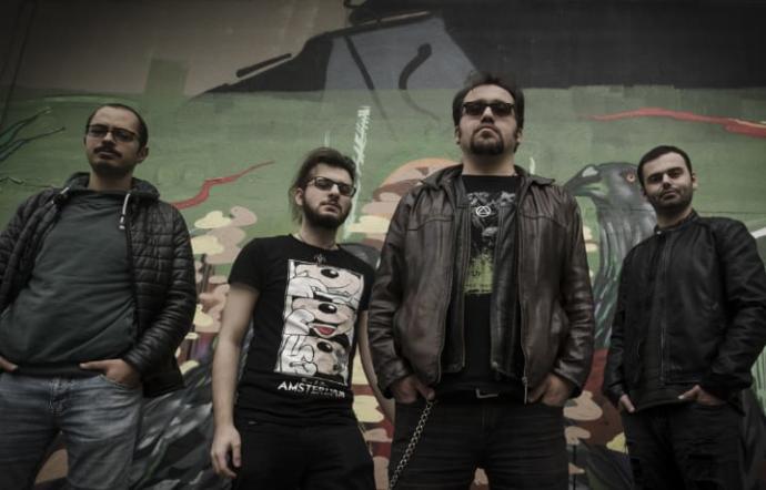 Kriz Masası Grubunun Gitaristi Ekrem Köksal ile Hoş Bir Söyleşi