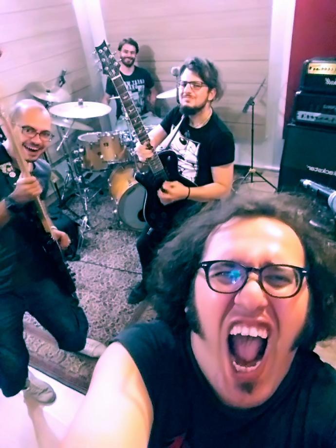 Kriz Masası Grubunun Gitaristi Ekrem Köksal ile Hoş Bir Söyleşi