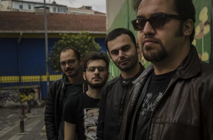 Kriz Masası Grubunun Gitaristi Ekrem Köksal ile Hoş Bir Söyleşi
