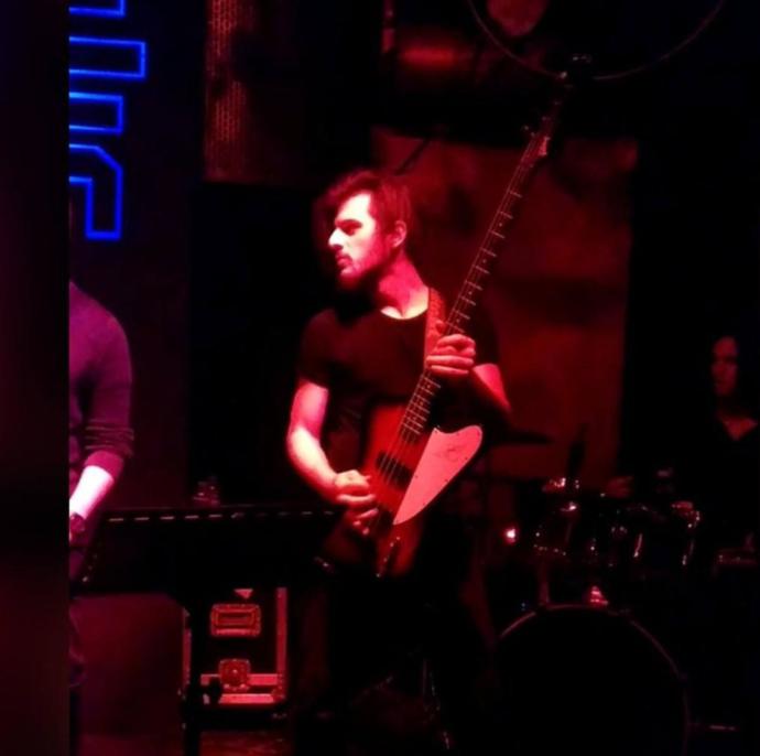 Kriz Masası Grubunun Gitaristi Ekrem Köksal ile Hoş Bir Söyleşi