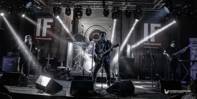 Kriz Masası Grubunun Gitaristi Ekrem Köksal ile Hoş Bir Söyleşi