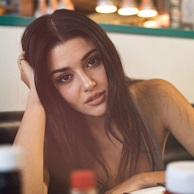 Hande Erçel: Acıyla Yaşamayı Öğrenmeye Çalışıyorum