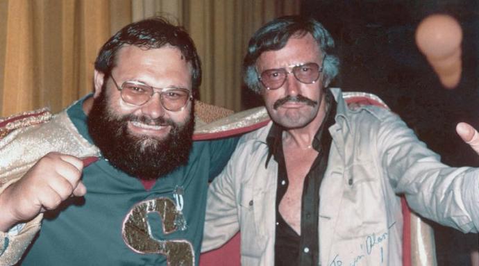 Sağdaki Stan Lee!