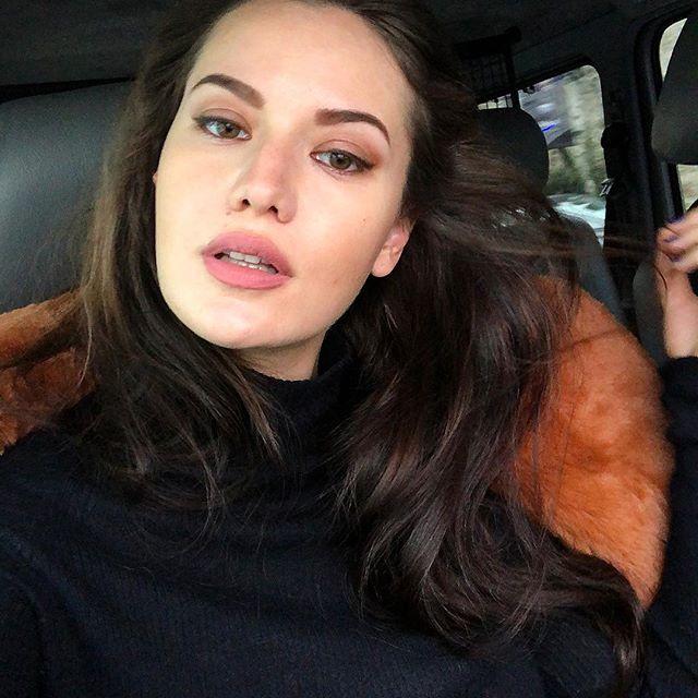 Fahriye Evcen - Burak Özçivit Çiftinin Çocuklarına Verecekleri İsim Belli Oldu (Foto Haber)
