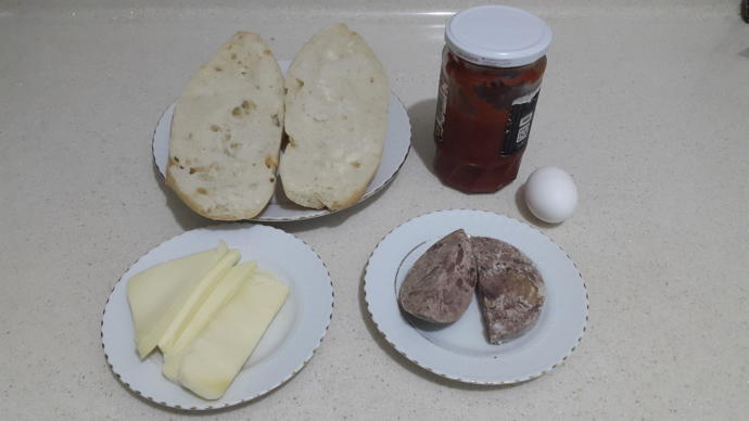Kavurmalı Kaşarlı ve Yumurtalı Tost Yapımı