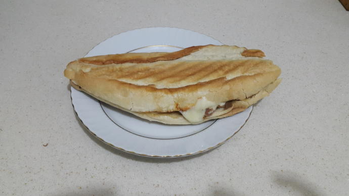 Kavurmalı Kaşarlı ve Yumurtalı Tost Yapımı