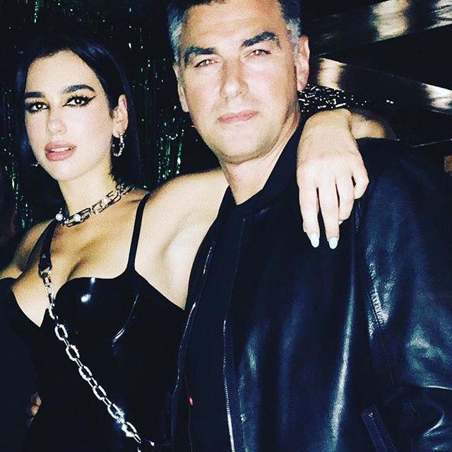 Dua Lipa, Kaçamak Yedi Çay İçti (Foto Haber)