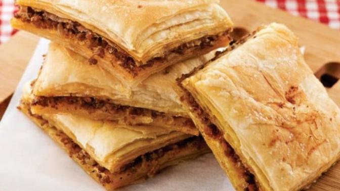 Çaya, Muhabbete Ortak: Mis Gibi Kıymalı Börek Nasıl Yapılır?