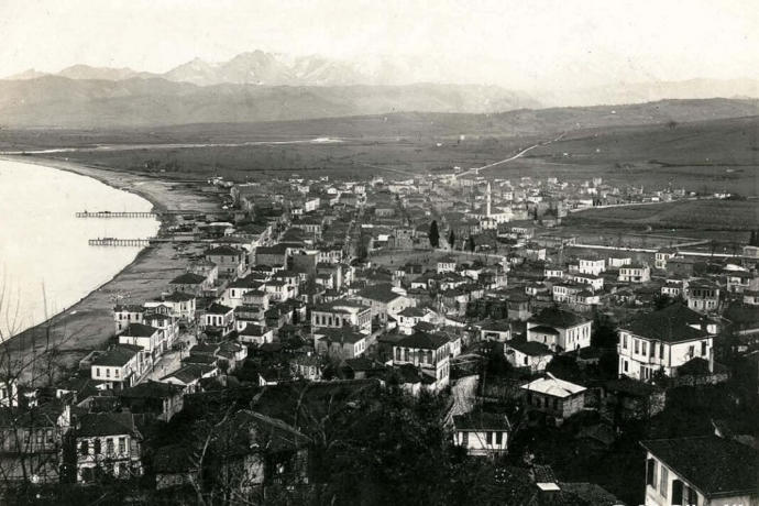 Bir İnci Gerdanlıktır Karadeniz'e Dizilmiş, Yaşamdır, Aşktır