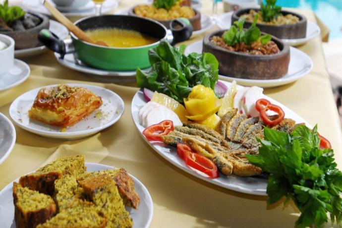 Bir İnci Gerdanlıktır Karadeniz'e Dizilmiş, Yaşamdır, Aşktır