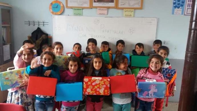 Bir Kadının Sanal Platformdan İnsanlığa Uzanan Öyküsü!