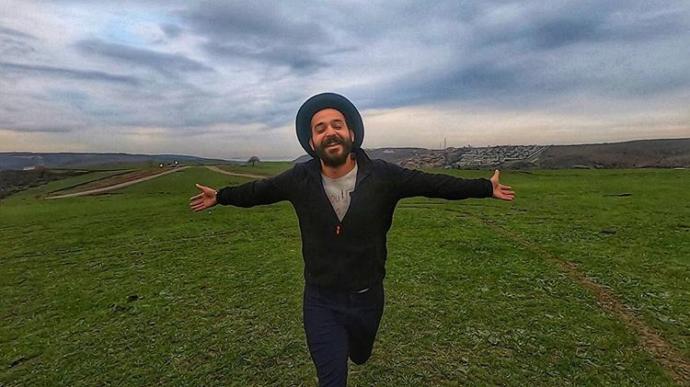 Hayallerim Olmadan Asla Diyen Genç Bir Adam: Simit Satıp Kazandığı Parayla Dünyayı Dolaşan Gezgin Derviş KizlarSoruyorda