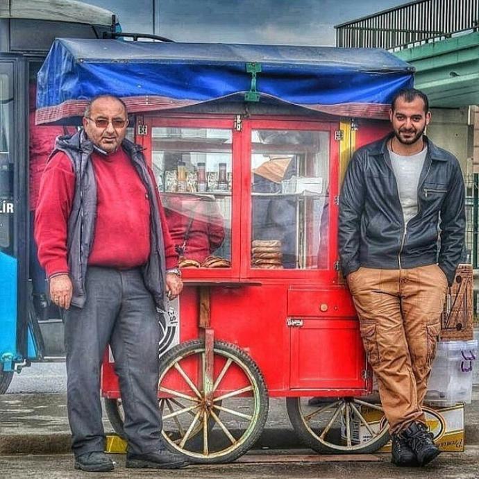 Hayallerim Olmadan Asla Diyen Genç Bir Adam: Simit Satıp Kazandığı Parayla Dünyayı Dolaşan Gezgin Derviş KizlarSoruyorda