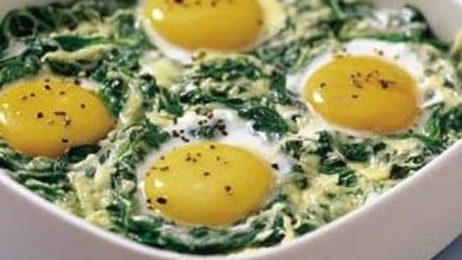 Vitamin ve Mineral Zengini Bir Yemek: Fırında Kaşarlı Yumurtalı Ispanak