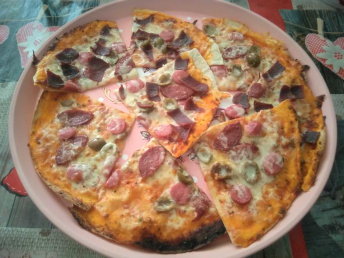 Kahvaltının Vazgeçilmezi, 5 Dakikada Lavaş Pizza Tarifi