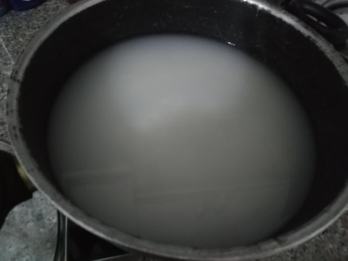 Sütlü Tatlı Sevenleri Buraya Alalım: Limon Aromalı Geleneksel Sütlaç Tarifi