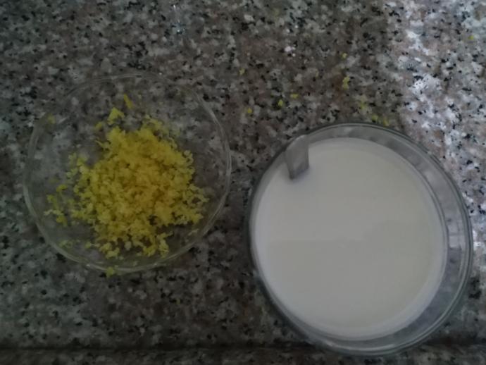 Sütlü Tatlı Sevenleri Buraya Alalım: Limon Aromalı Geleneksel Sütlaç Tarifi